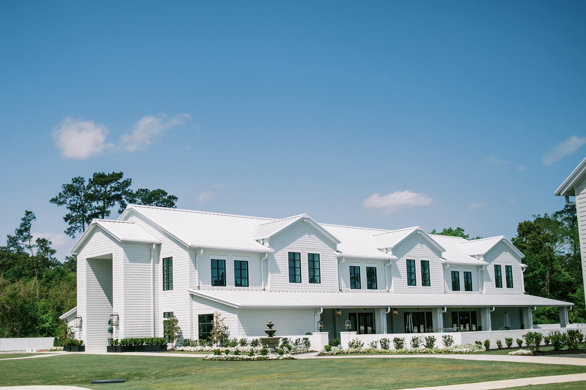Modern White Houston Venue Boxwood Manor
